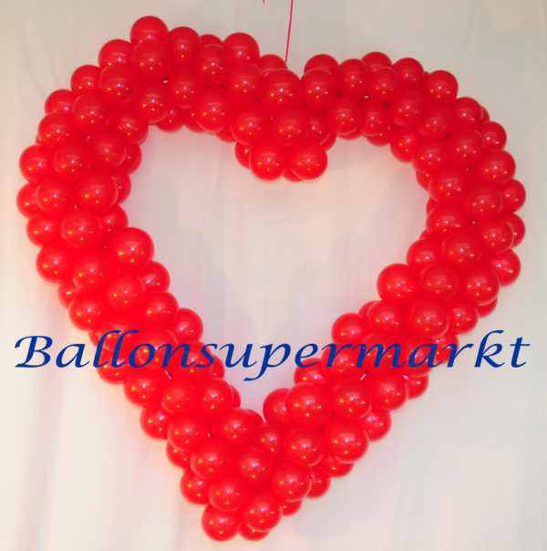 Ballondekoration-Herz-aus-Luftballons-Hochzeit