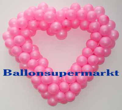 Ballondekoration-Hochzeit-Herz-aus-Luftballons