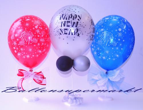 Ballondekoration Silvester, Tischdekoration aus Ballons, Dekoidee zur Silvesterparty, Luftballons auf Silvester-Tischen